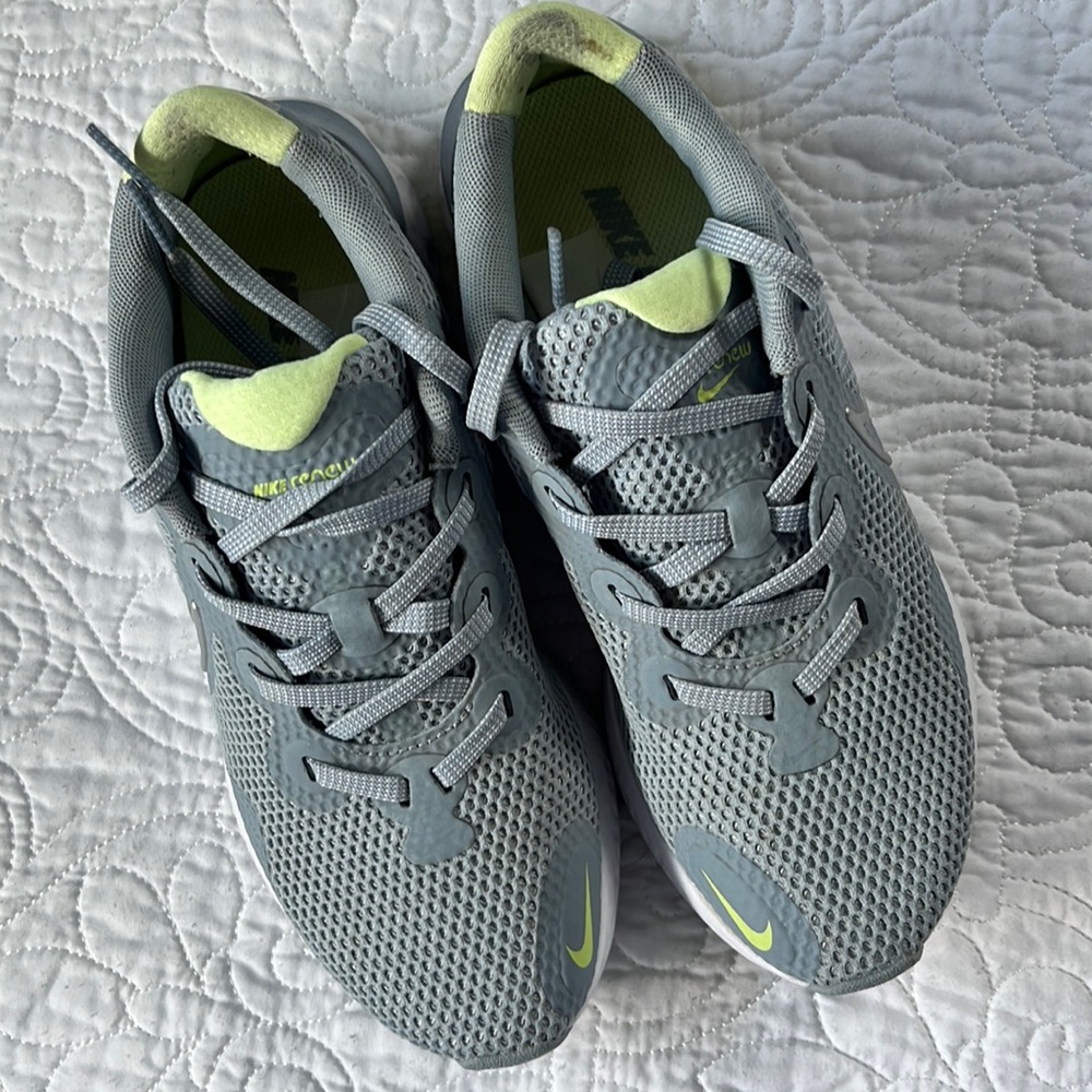 Nike Renew Sneaker